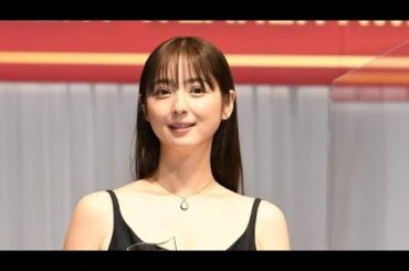 ＜佐々木希＞まさかの洋服被り　大政絢との仲良しショット公開　「良い写真」「最強に可愛い」の声