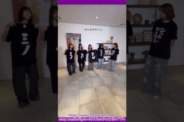 焼肉パーチーのユニフォームを贈呈するすーじー　#富田鈴花　#河田陽菜　#小坂菜緒　#金村美玖　#松田好花