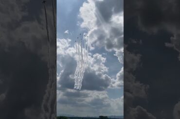 大阪の上空にブルーインパルス✈️大迫力!!  感動😭#ブルーインパルス