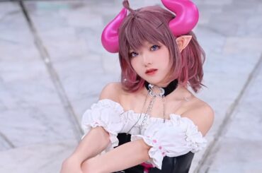 Vtuber who cosplay herself