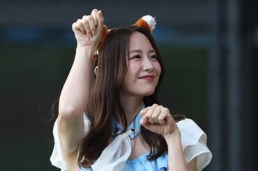 きつね耳＆ミニスカダンスが「くっっそかわいい」　"あざとい"元女子アナに球場虜「反則やろ」 | Full-Count