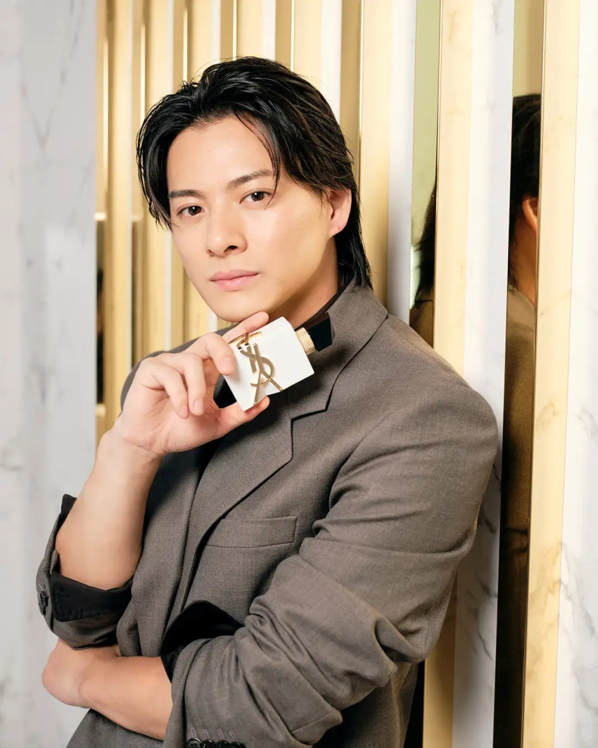 平野紫耀 メイクアップ アーティストのサム・ヴィッサー氏からメイクで「魔法のよう」【使用アイテム掲載】2