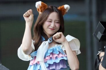 あざとい"つけ耳"＆スカートひらり…元女子アナが「きつねダンス」に登場　華麗な3分間に球場魅了 | Full-Count