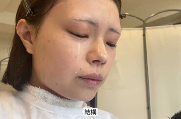 過去を振り返り、涙を流す女性（スクリーンショット）