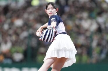 人気アイドルが白スカートで豪快投球　ピョンピョン大喜び…限定ユニ姿で球場虜 | Full-Count