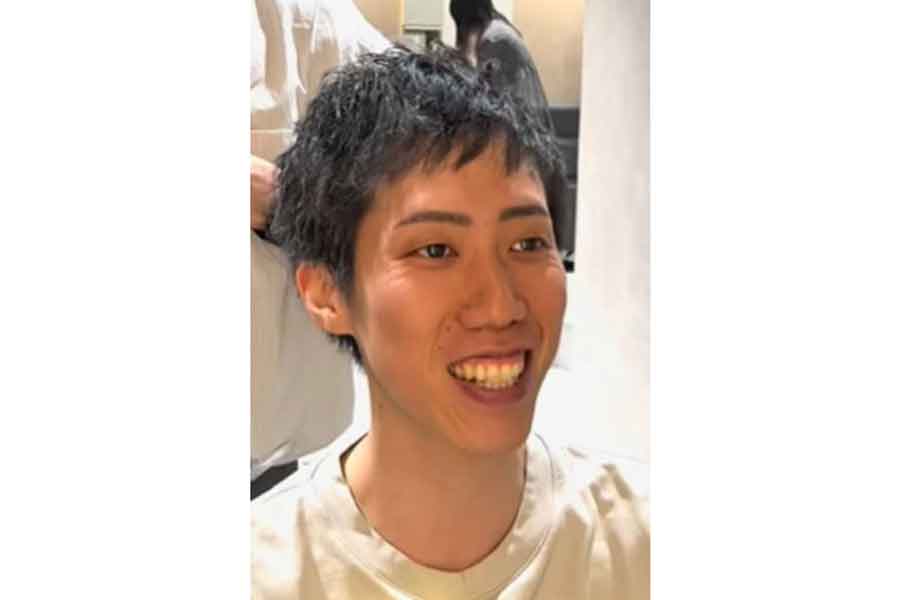 施術後の男性は思わず笑顔に（スクリーンショット）