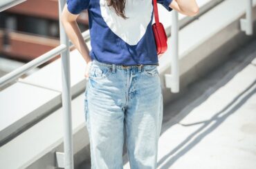 夏の定番“Tシャツ×ウォッシュデニム”があか抜ける、ひと工夫って？【FUDGE FRIEND おしゃれさんの毎日コーディネート vol.561｜大島花菜】 | FUDGE FRIEND | ファッション
