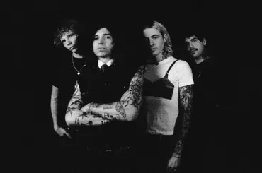 blink-182のツアーに帯同する新世代バンド"Beauty School Dropout"、新曲「Sex Appeal」リリース | PUNKLOID