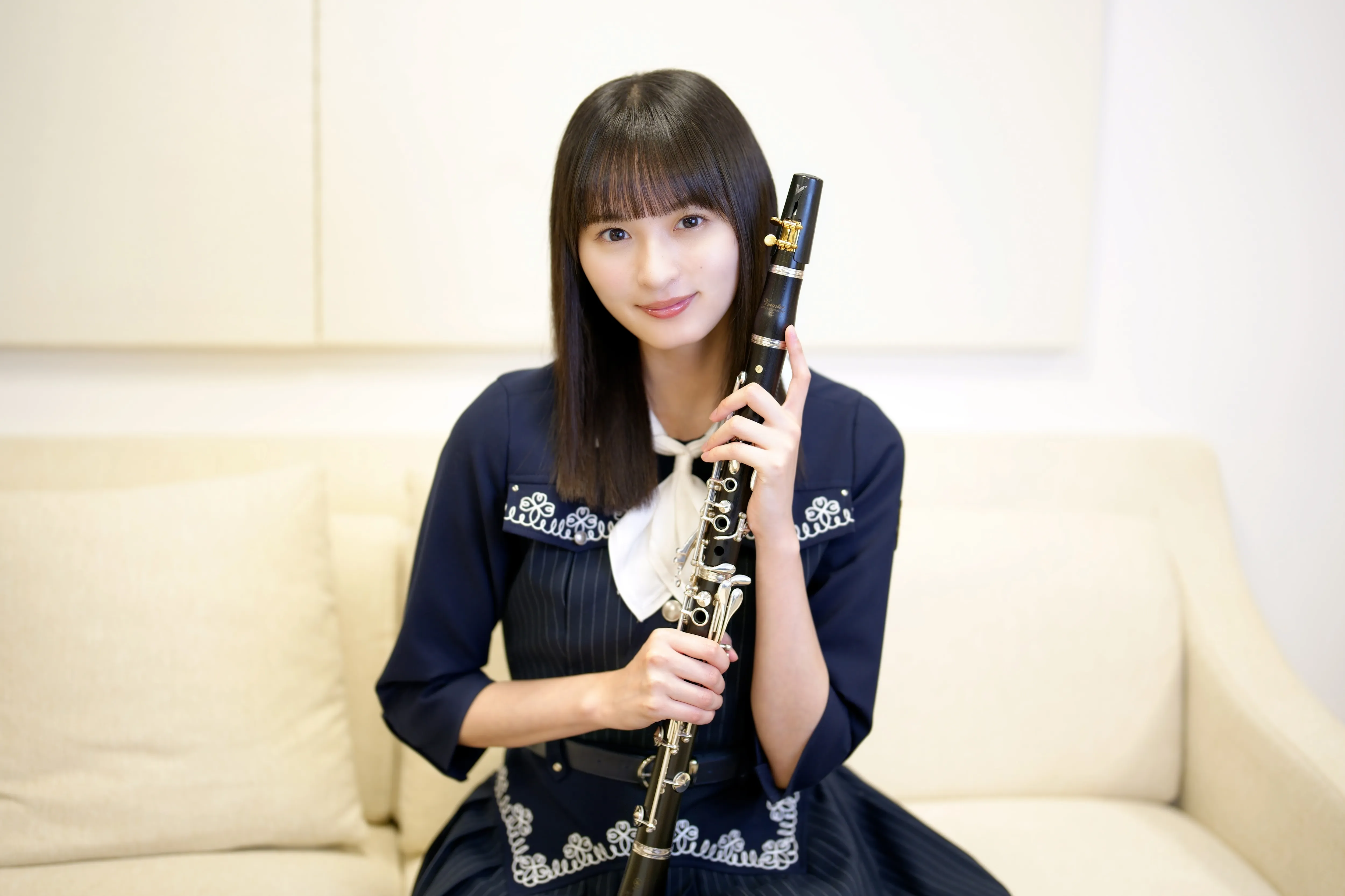 愛用のクラリネットを手にする乃木坂46の遠藤さくらさん