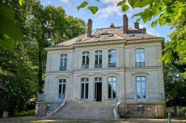 ファッションアイコン、故ラガーフェルド氏の別荘が470万ユーロで売却 - FashionNetwork 日本