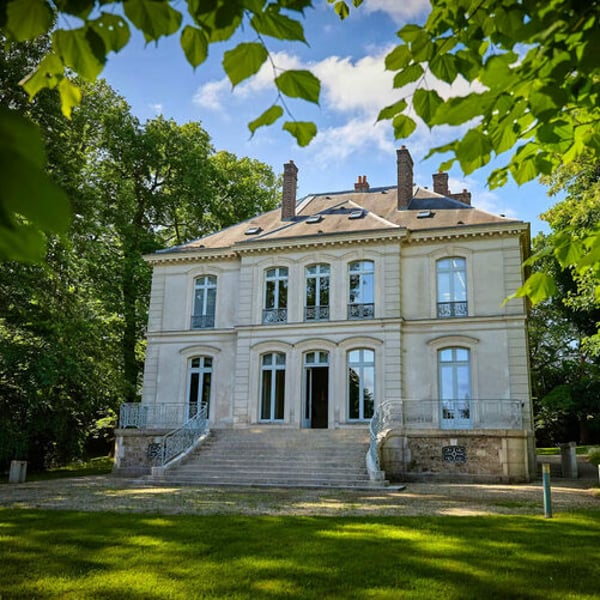 ファッションアイコン、故ラガーフェルド氏の別荘が470万ユーロで売却 – FashionNetwork 日本 ファッションアイコン、故ラガーフェルド氏の別荘が470万ユーロで売却 - FashionNetwork 日本