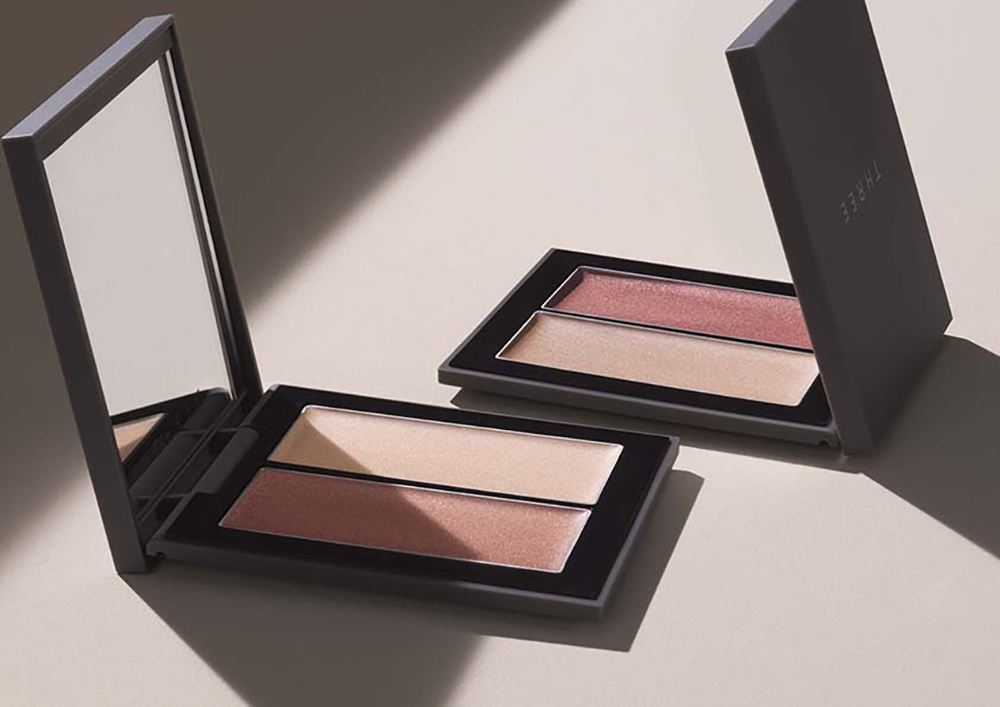 THREEがベースメイクに生命を吹き込む“光のパレット”と“影のスティック”をリニューアル発売！