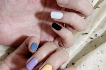 2025年夏コスメ・ネイル編◇ ワンカラーネイルで指ごとに色を変えてカラフルに【ささやかですてきなもの 大谷有紀 vol.246】 | コラム | カルチャー ＆ ライフ