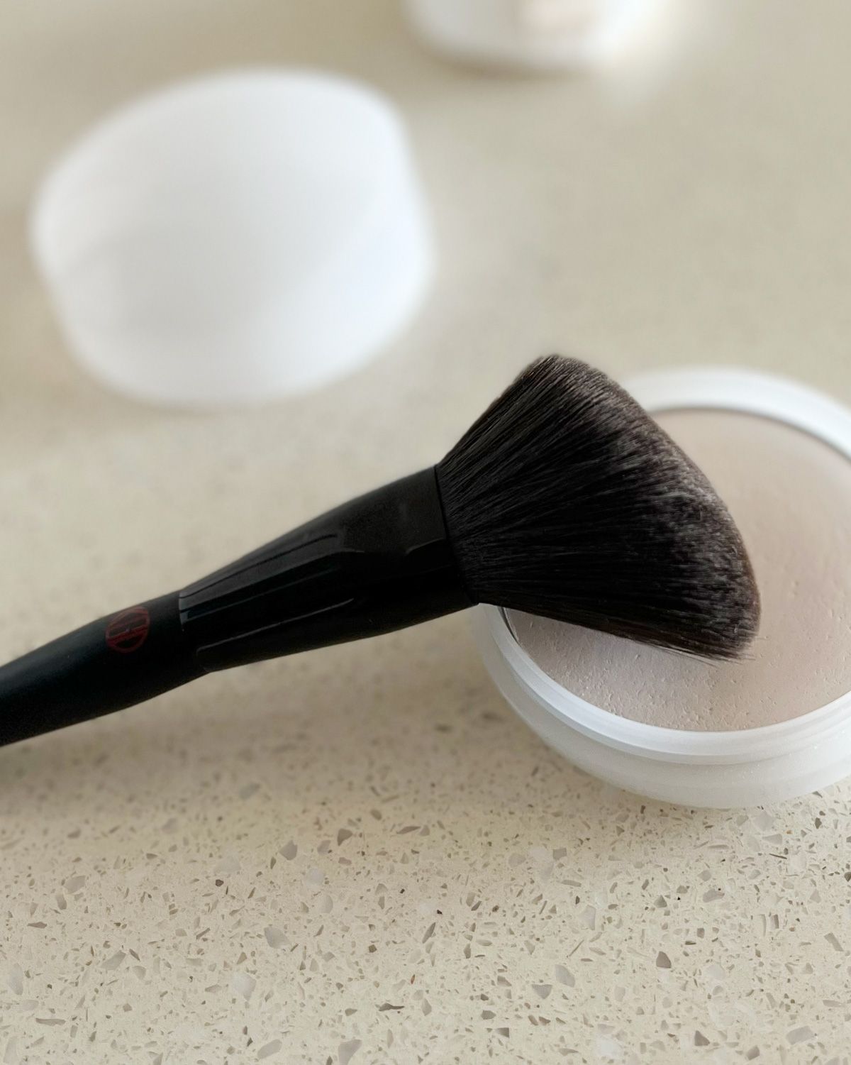 SHISEIDOのブライニングパウダーが良すぎて怖い。美肌フィルター、ベタつき解消etc.