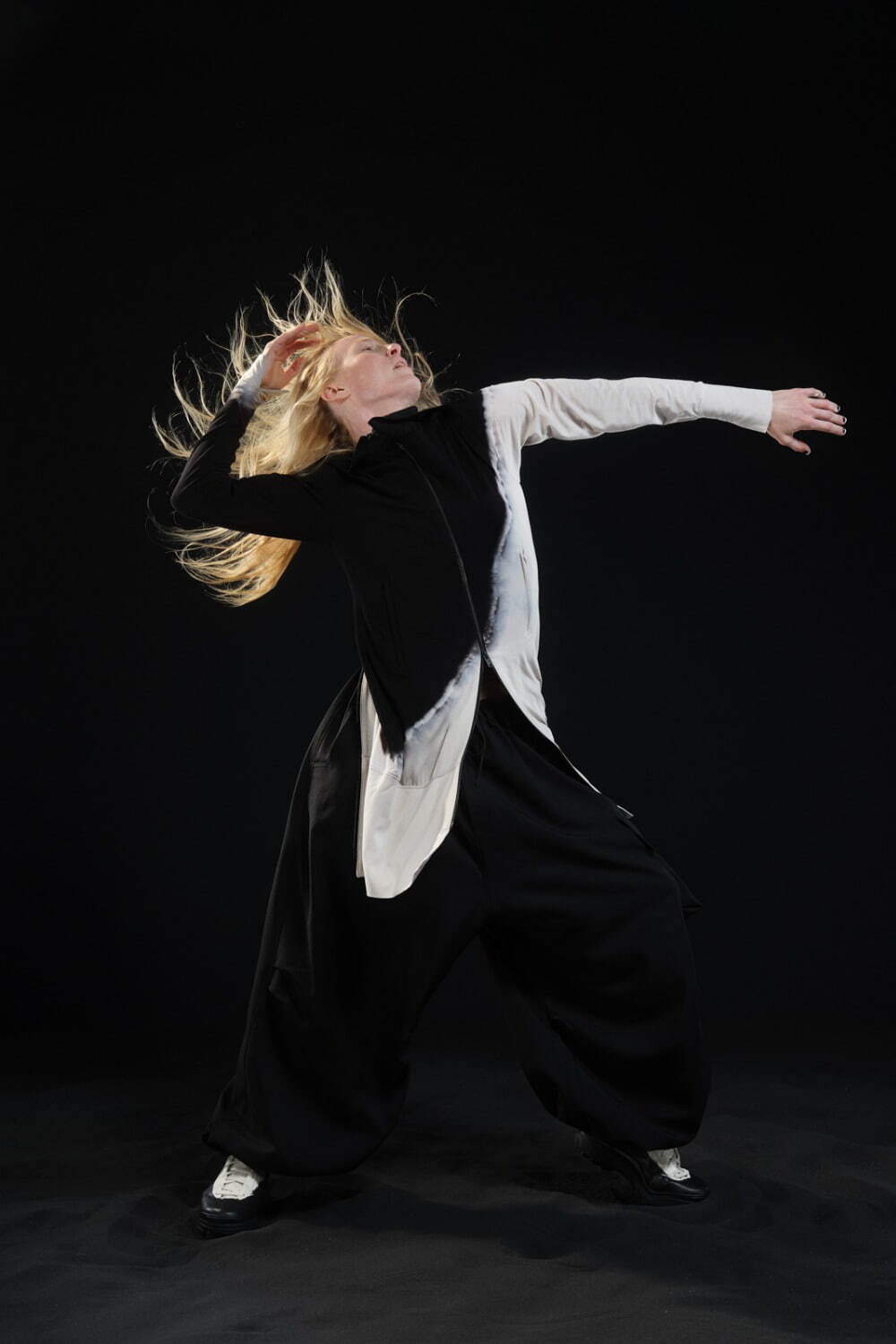 Y-3 2026年春夏コレクション、身体の躍動と変化が繋ぐファッションとスポーツ｜写真10