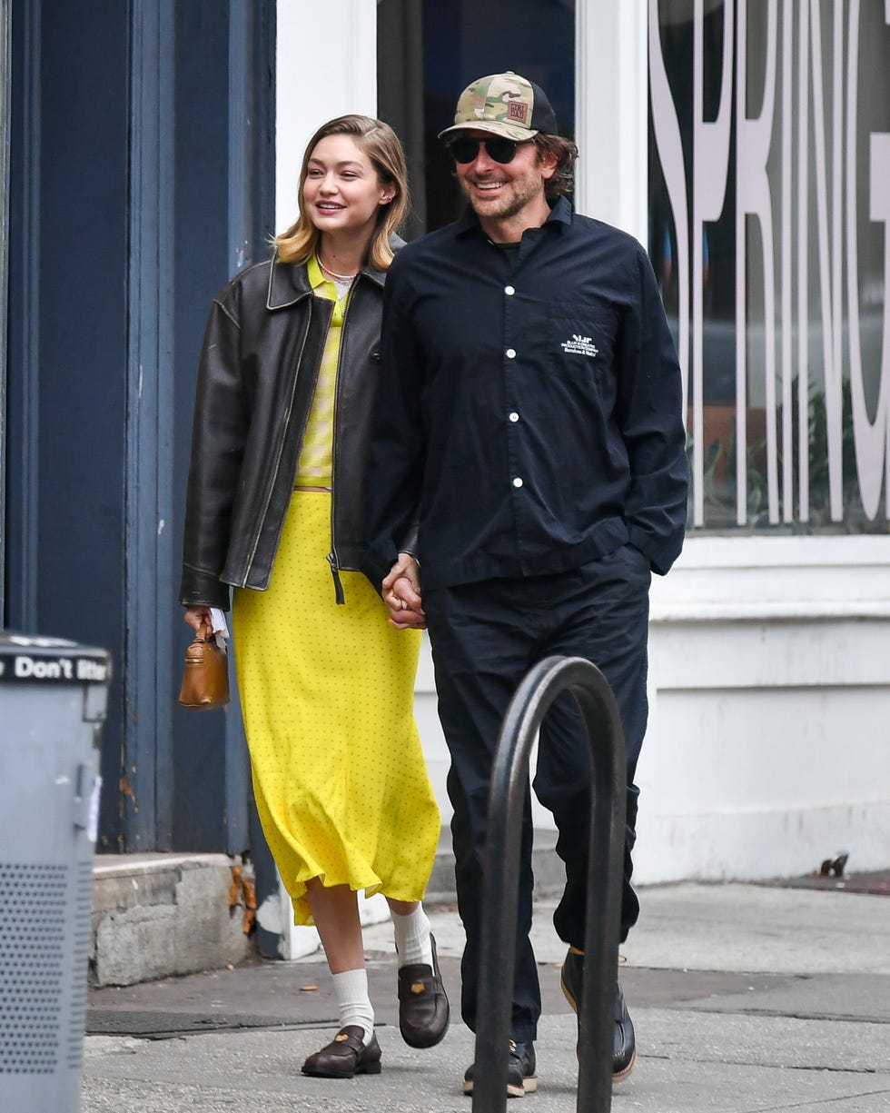 06/09/2025 exclusive: gigi hadid and bradley cooper head out on a dinner date at at il mulino in new york city. the happy couple were seen facetiming will arnett who has sparked dating rumors with gigi's close pal, leah mccarthy. hadid wore a bomber jacket, yellow blouse, matching polka dot skirt, white socks, and loafers.**video available**sales@theimagedirect.com please byline:theimagedirect.com*exclusive please email sales@theimagedirect.com for fees before use