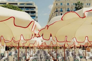 ディオールからロンシャンまで、ファッションが海辺のリゾート地を席巻 - FashionNetwork 日本