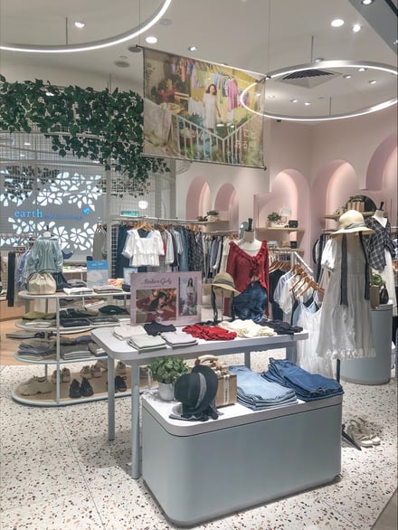 earth music&ecology 「三井ショッピングパーク ららぽーと ブキッ・ビンタン シティ センター」店　店舗内装