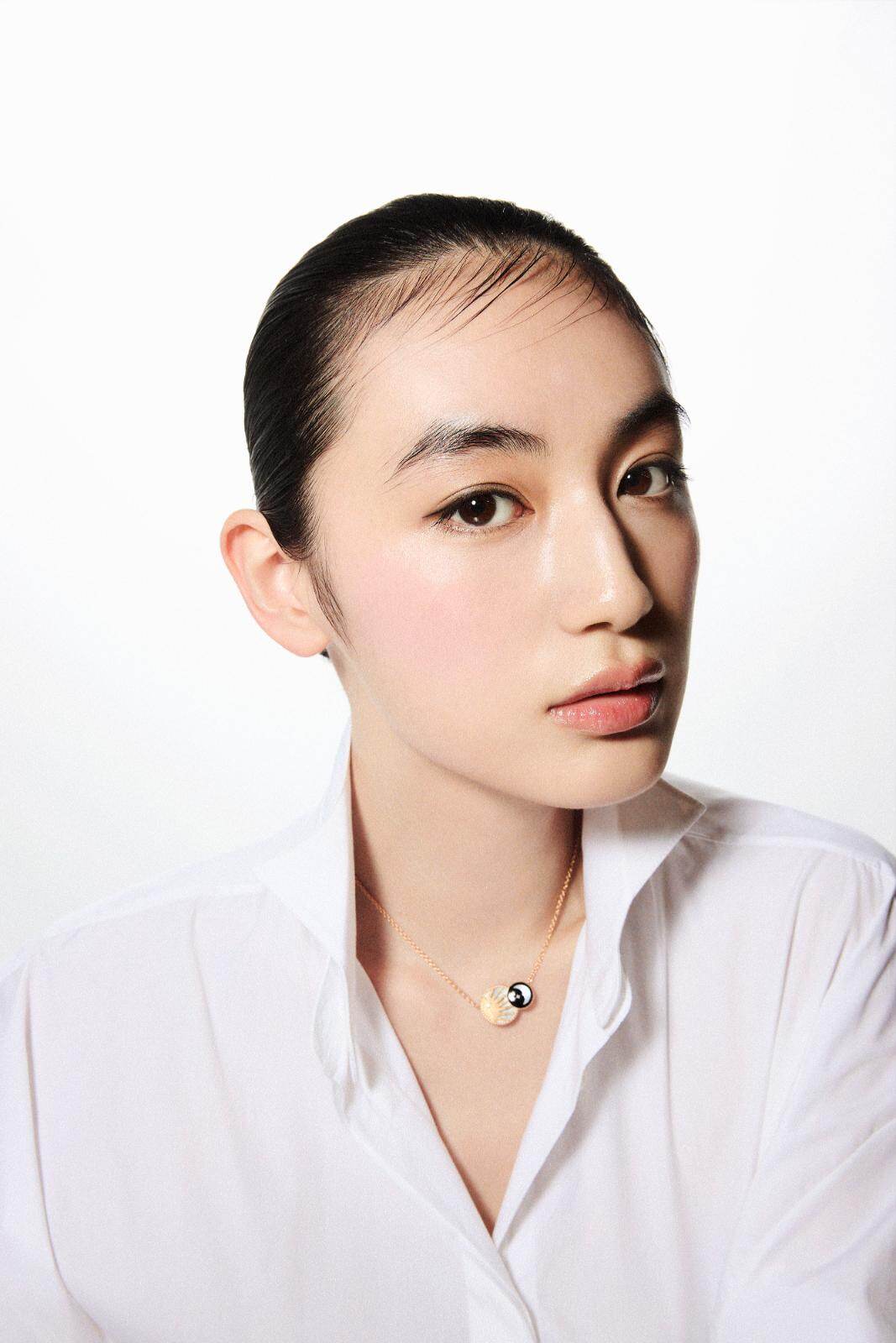 ディオール バックステージ×八木莉可子、多幸感に包まれるピンク メイクにトライ | 写真