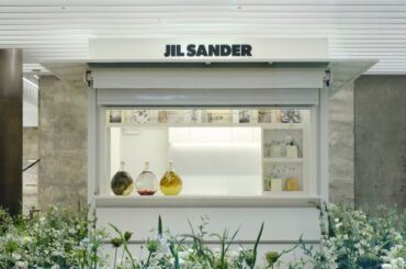 ジル サンダー銀座に花のキオスクが登場　限定ドリンクやドライフラワーのプレゼントも