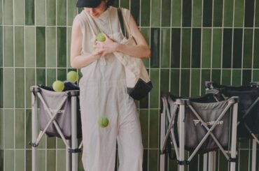 オールホワイトの日に選びたい、ブラックソールの白スニーカー【FUDGE dig.｜白スニーカーと5日間のスタイルゲーム。DAY5】 | FUDGE dig. | ファッション