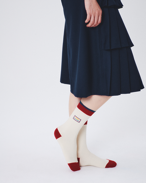 韓国・ソウル発のソックスブランド「I HATE MONDAY（アイヘイトマンデー）」の「Play Logo Socks Ivory」