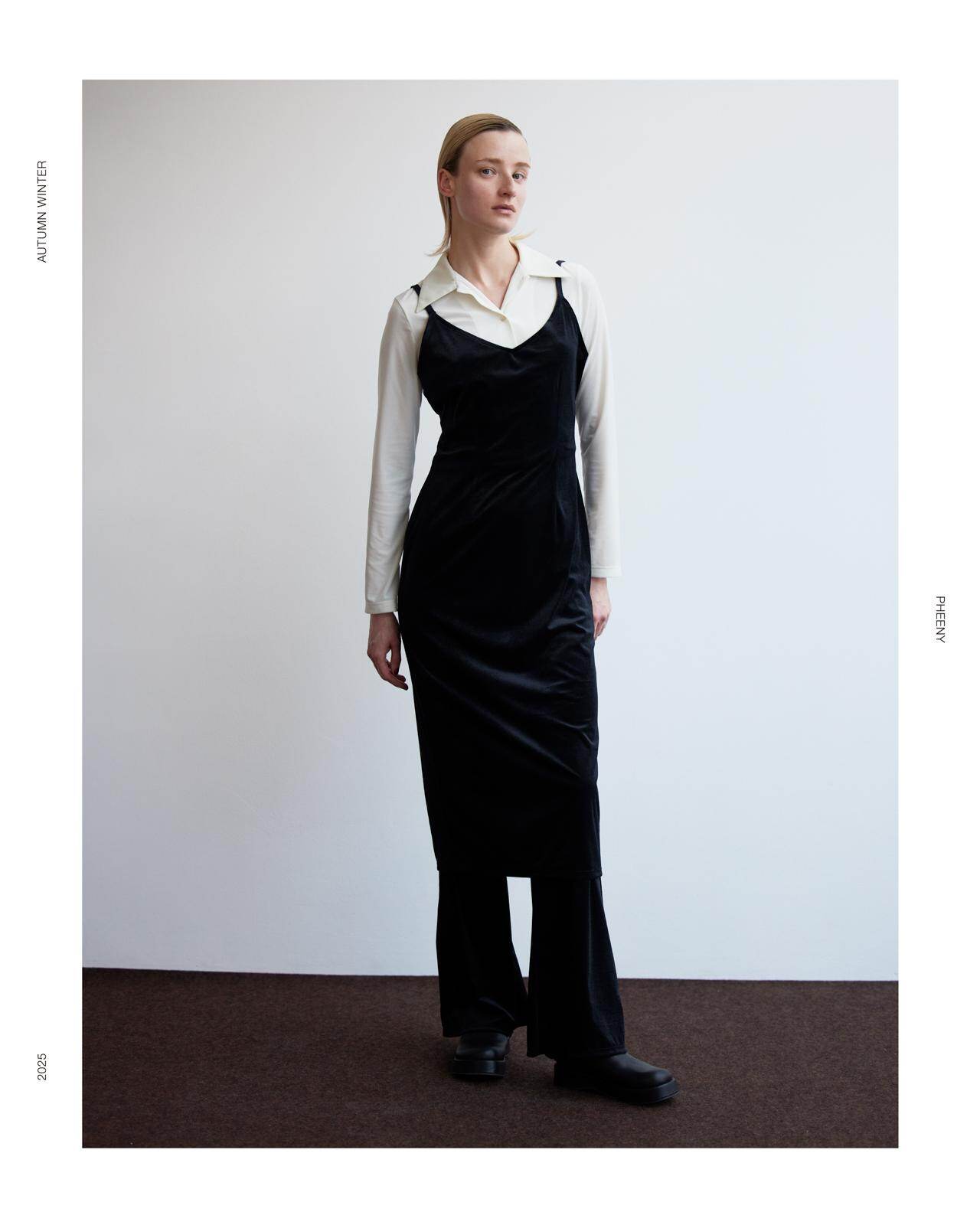 フィーニー 2025-26年秋冬コレクション、柔らかな抜け感のモノトーン｜写真3
