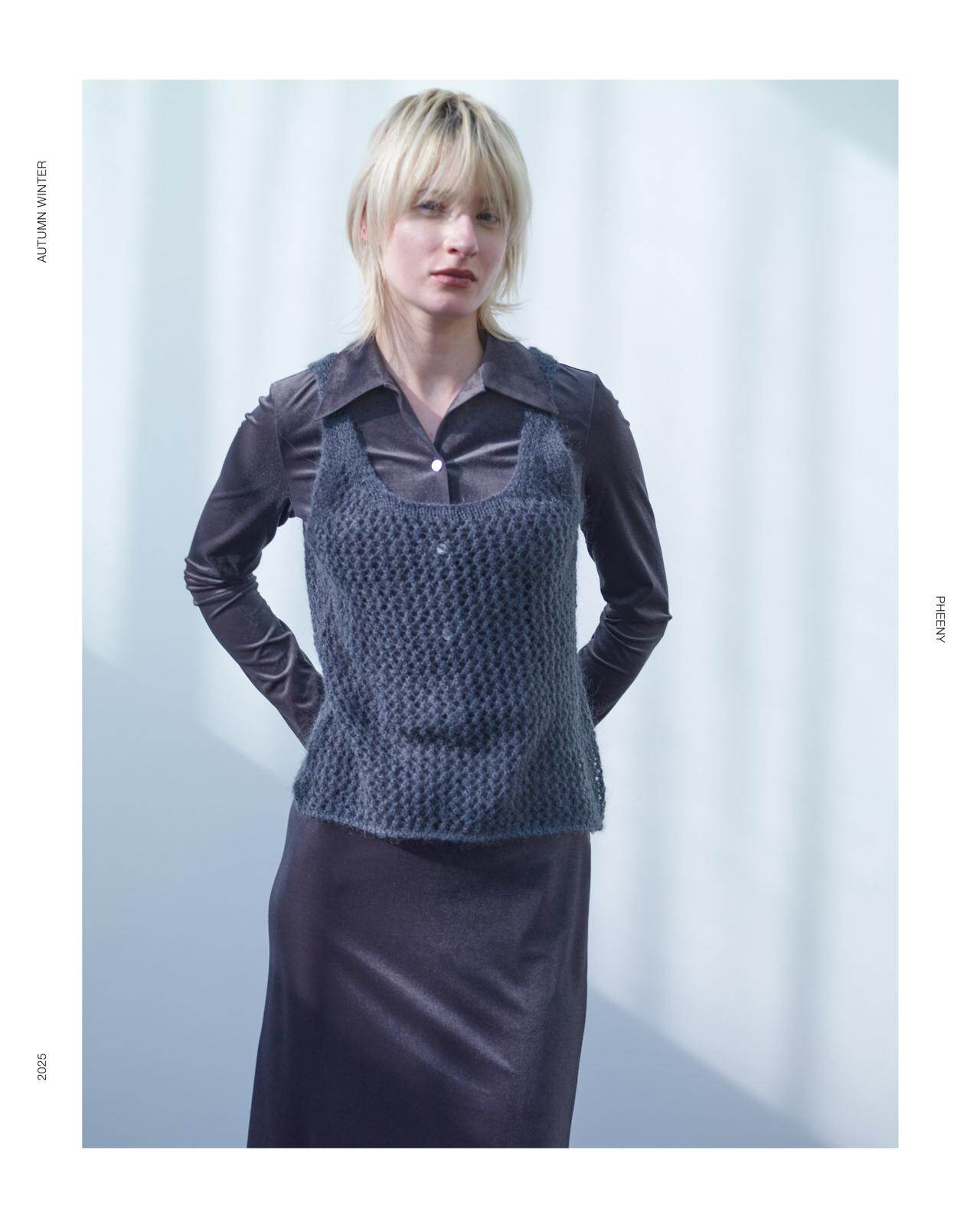 フィーニー 2025-26年秋冬コレクション、柔らかな抜け感のモノトーン｜写真7