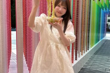 大食いアイドル、白ワンピで屋外立ち食いラーメン？！の衝撃ギャップショット公開！ | 話題の投稿 | スポーツブル (スポブル)