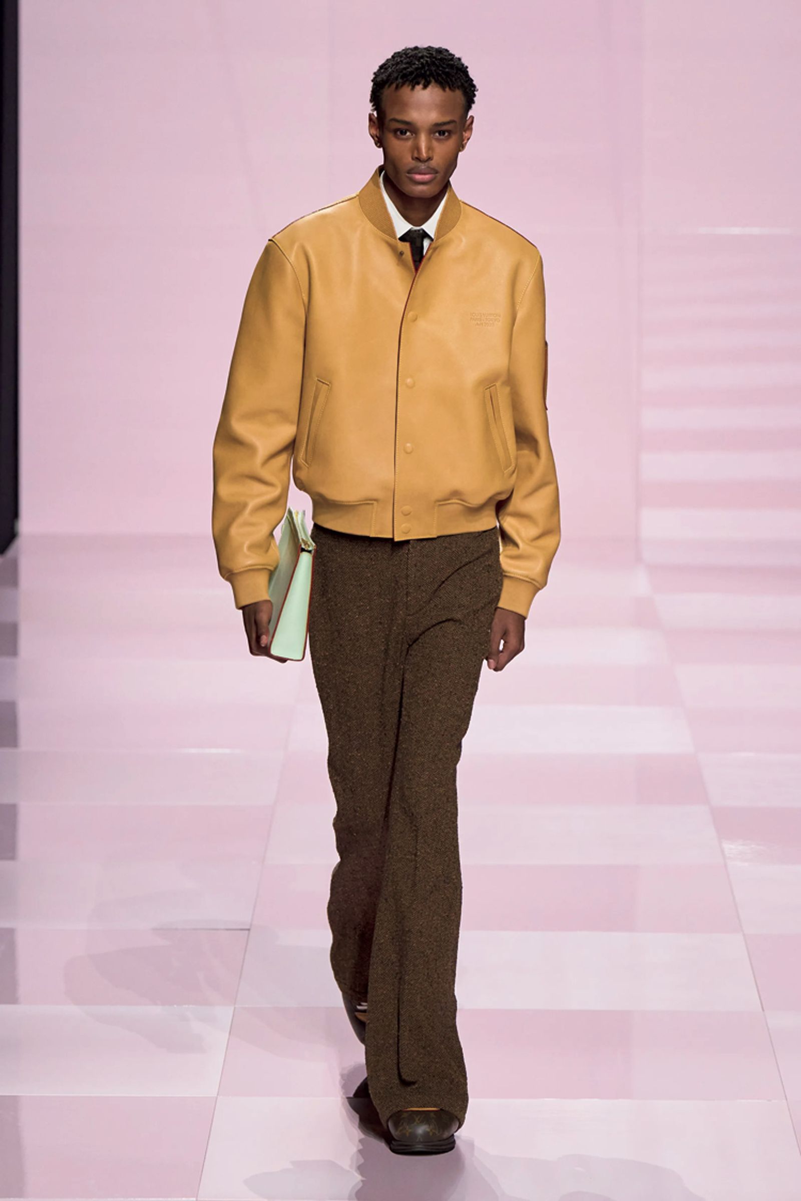 秋冬の最新トレンドワイルド・シック──特集：ファッションの“いま”知る10のこと