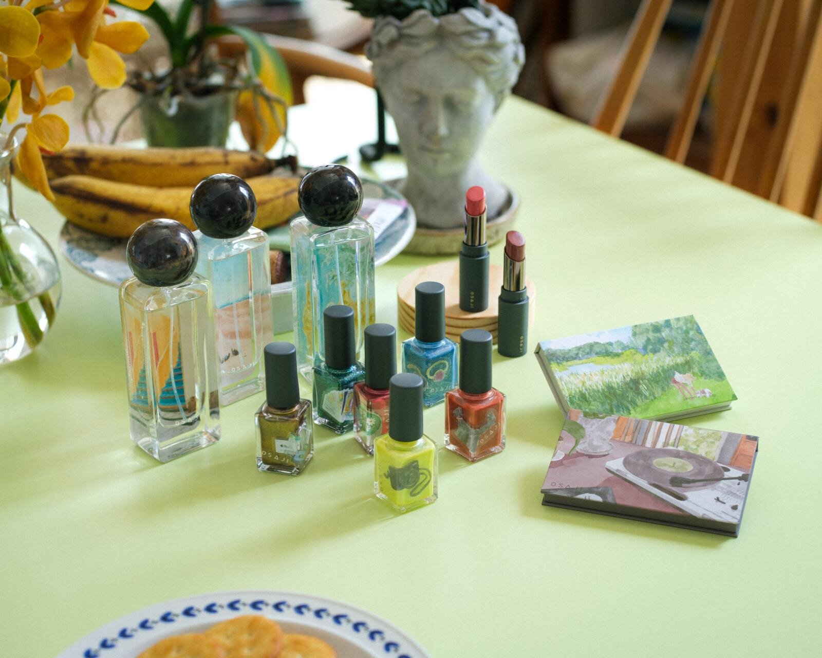 オサジ25年クリスマスコスメ、“水彩画ポストカード風”マルチパレット＆宝物のように煌めくネイル｜写真2