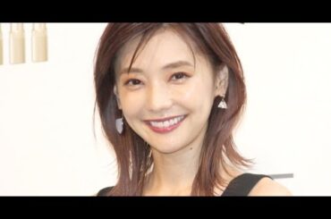 新着- 倉科カナ、ウエディングドレス姿で“夫”と2ショット「綺麗すぎる」「やっぱ妬けるな」 肩を抱いてニッコリ