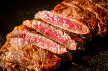 東京・日比谷公園「肉祭」熟成リブステーキや大判厚切り牛タン串など肉料理集結、キンキンのビールも - ファッションプレス