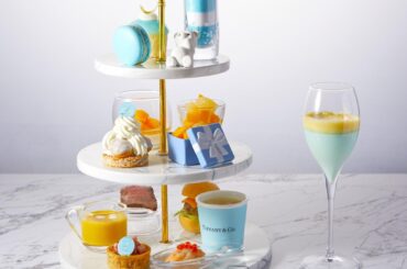 ルワンジュ東京「エレガンス ブルー」の夏アフタヌーンティー、‟純白テディベアが乗る”グラスパフェも - ファッションプレス