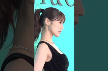 有村架純、美デコルテ大胆披露のブラックドレス姿で登場　#有村架純 #shorts