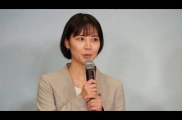 ＜吉谷彩子＞お仕事コーデでキリリ✨　ノーカラージャケット×ゴールド調アクセで品よく💼💫👗