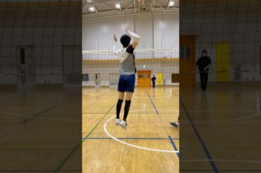男子の197cmが女子ネットでスパイクを打つとこんなに軽々打てる🧐 #バレーボール #volleyball #ハイキュー #バレーボール男子 #東京スリジエ