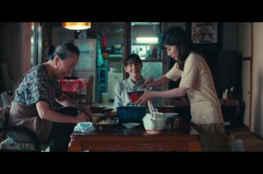 伊藤沙莉主演、映画『風のマジム』～家族で囲む沖縄の朝食風景～本編冒頭映像【2025年9月5日より沖縄県先行公開、9月12日全国公開】