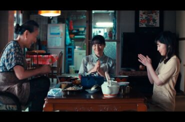 伊藤沙莉&富田靖子&高畑淳子、家族で囲む沖縄の朝食風景の冒頭映像　『風のマジム』