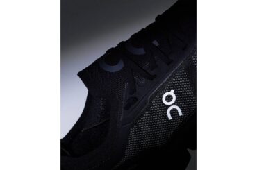 【マイスタンダード】ブランドの“新定番”オンのクラウド6 ヴァーサ