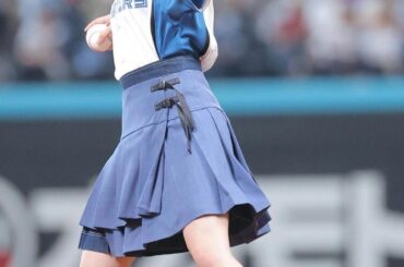 ファーストピッチを務めた日向坂４６・藤嶌果歩　（カメラ・上村　尚平）