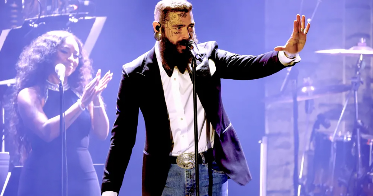 歌手のポスト・マローンが自身初のファッションブランドをローンチ パリのランウエイで初披露 – WWDJAPAN 歌手のポスト・マローンが自身初のファッションブランドをローンチ パリのランウエイで初披露 - WWDJAPAN