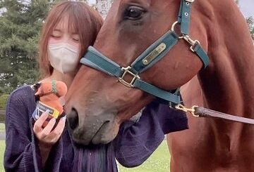 『ウマ娘』声優、自身が演じるブラストワンピースのもとへ！仲良し交流ショットを公開「目元ふにゃふにゃになりました」 | 話題の投稿 | スポーツブル (スポブル)