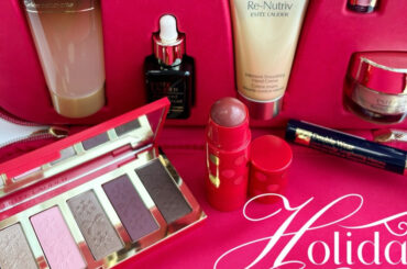 エスティ ローダーのメイクコフレをスウォッチ！ 大容量のオリジナルバッグも付属【クリスマスコフレ2025】 | マキアオンライン