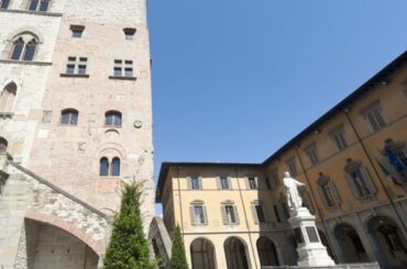 イタリアのファストファッションの中心地であり、中国マフィアの戦場でもあるプラート - FashionNetwork 日本