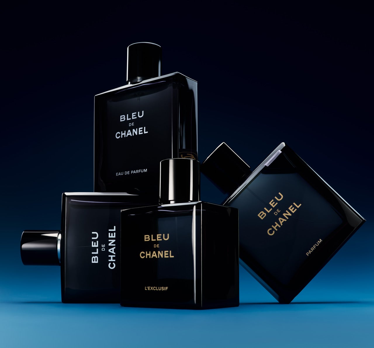 シャネルのメンズ香水「ブルー ドゥ シャネル」。新作の「レゼクスクルジフ」を加えた4つのラインナップ