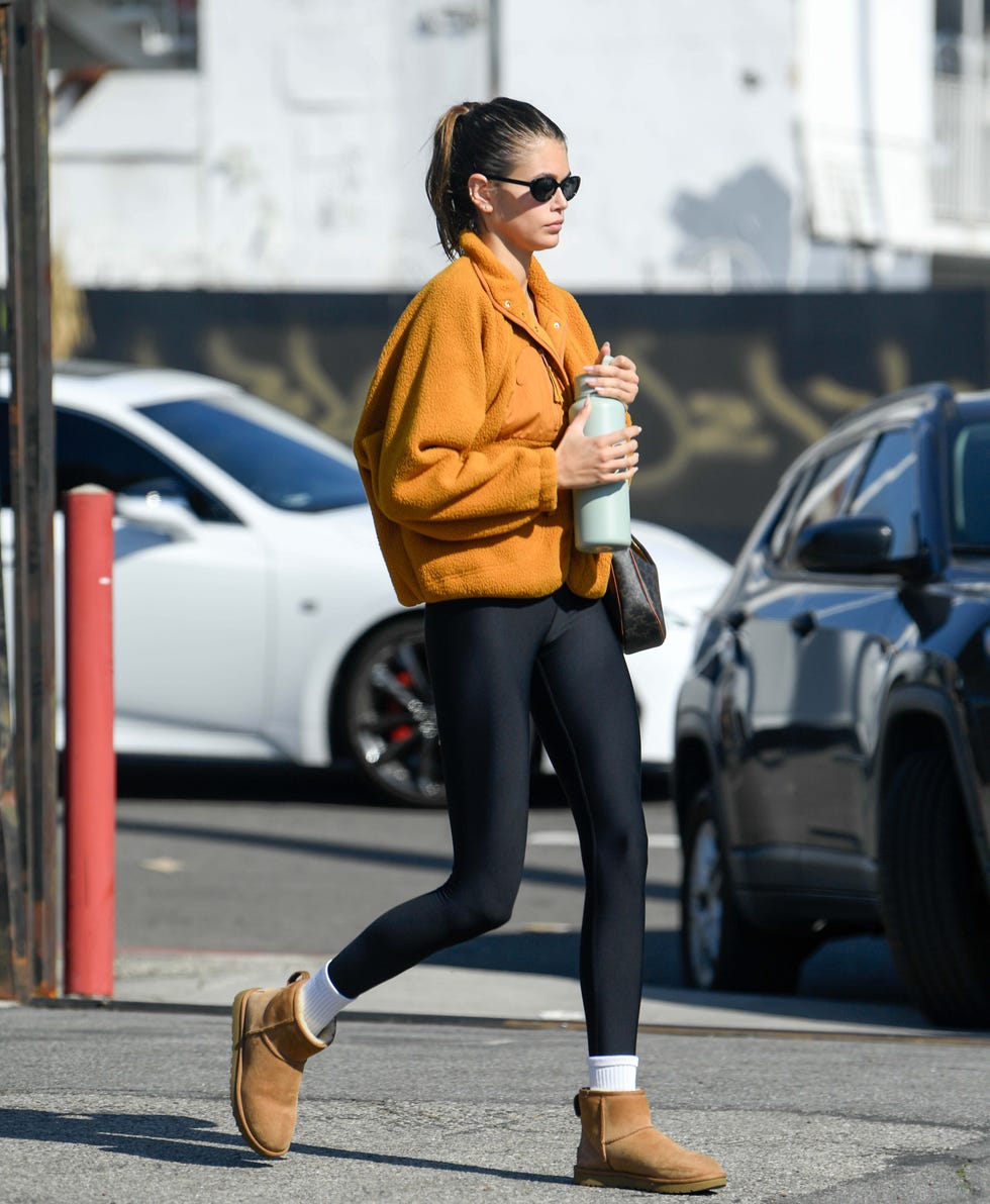 01/31/2023 exclusive: kaia gerber is spotted after an early morning workout in los angeles. the 21 year old supermodel carried a celine bag and wore an orange pullover fleece, black leggings, white socks, and ugg boots.sales@theimagedirect.com please byline:theimagedirect.com*exclusive please email sales@theimagedirect.com for fees before use
