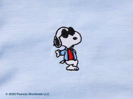 スヌーピーの刺繍が施されたシャツ