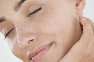 若さを追うのはもう古い？　肌の長寿を底上げする“スキンロンジェビティ”の正体 | ビューティ | ELLE ［エル デジタル］