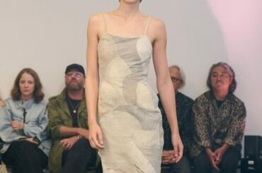 コペンハーゲンファッションウィーク初日：スリップドレスとオフセンター仕立てが鍵 - FashionNetwork 日本